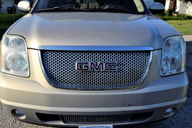 concession--min_gmc-yukon-truck-grill-2828425